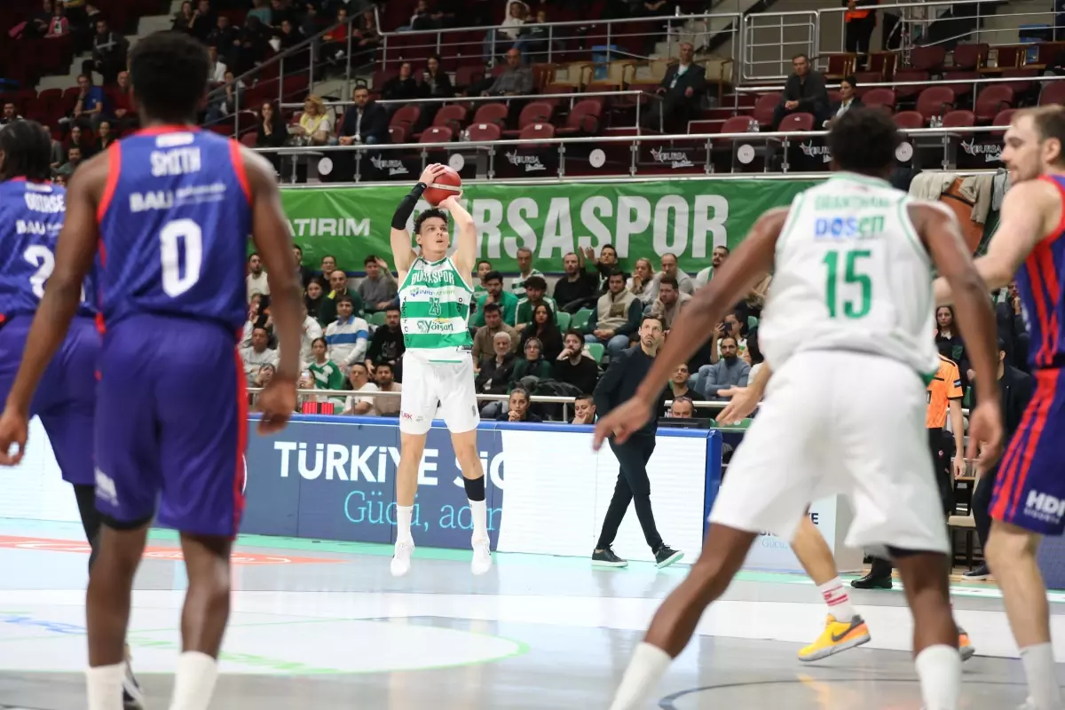 Bursaspor Basketbol, Bahçeşehir Koleji\'ni Yendi