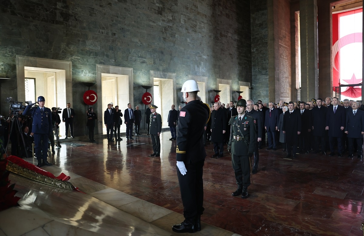 Büyük Önder Atatürk için Anıtkabir\'de devlet töreni düzenlendi
