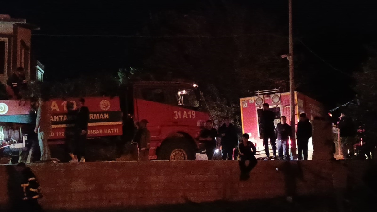 Samandağ\'da Sazlık Yangını Kontrol Altına Alındı