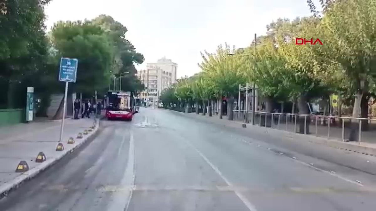 İzmir\'de Atatürk\'e Saygı Duruşu