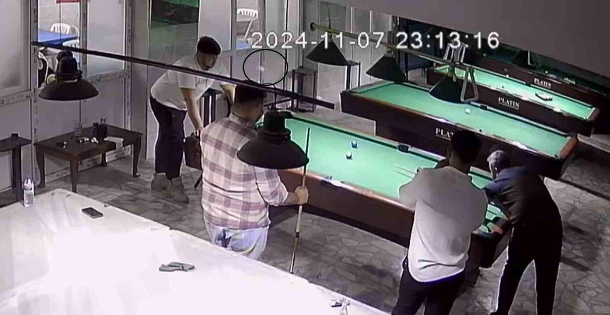 Bilardo Oyununda İlginç Kaza