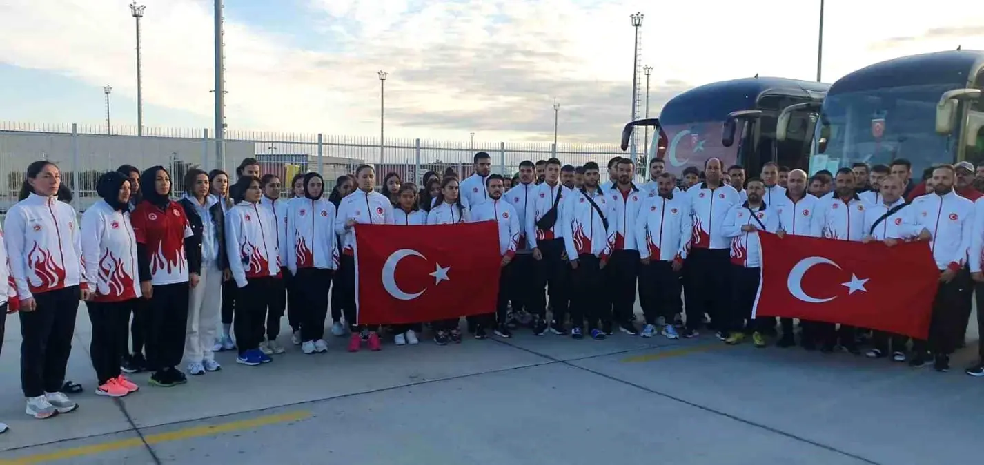 Türk Kick Boks Takımı Atatürk\'ü Andı