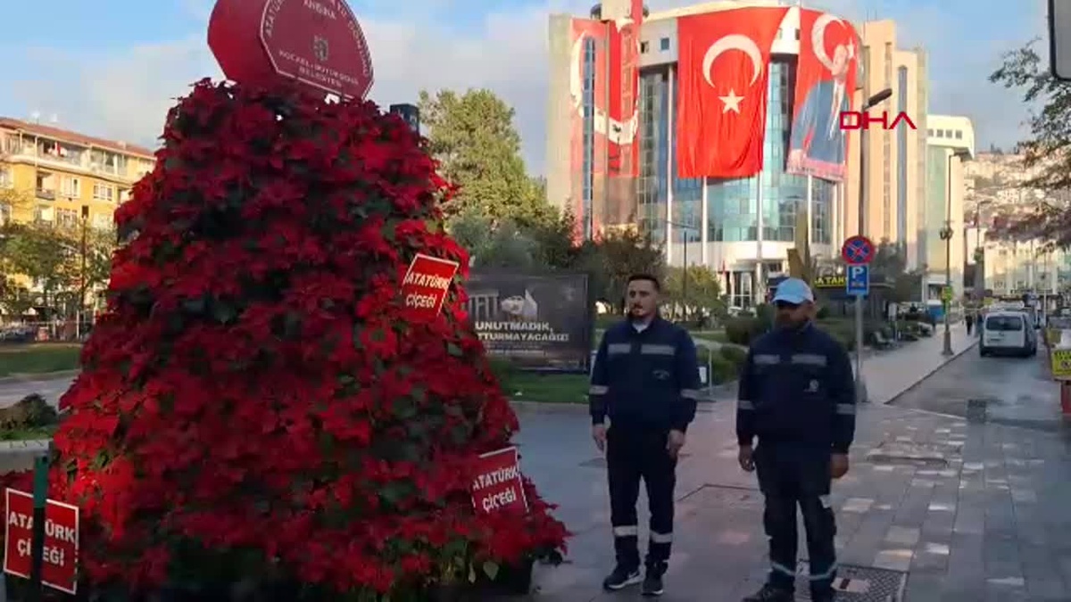 Atatürk\'e Saygı Duruşu