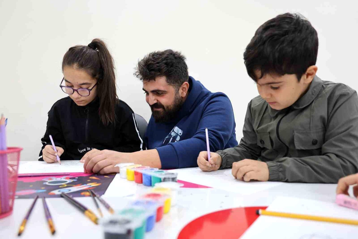 Çocuklar Savaşsız Dünya Hayal Etti