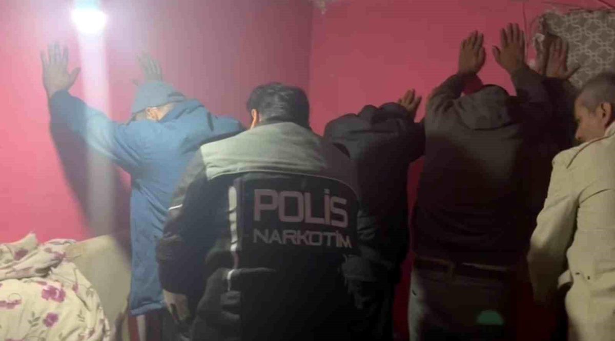 Adana\'da Uyuşturucu Operasyonu