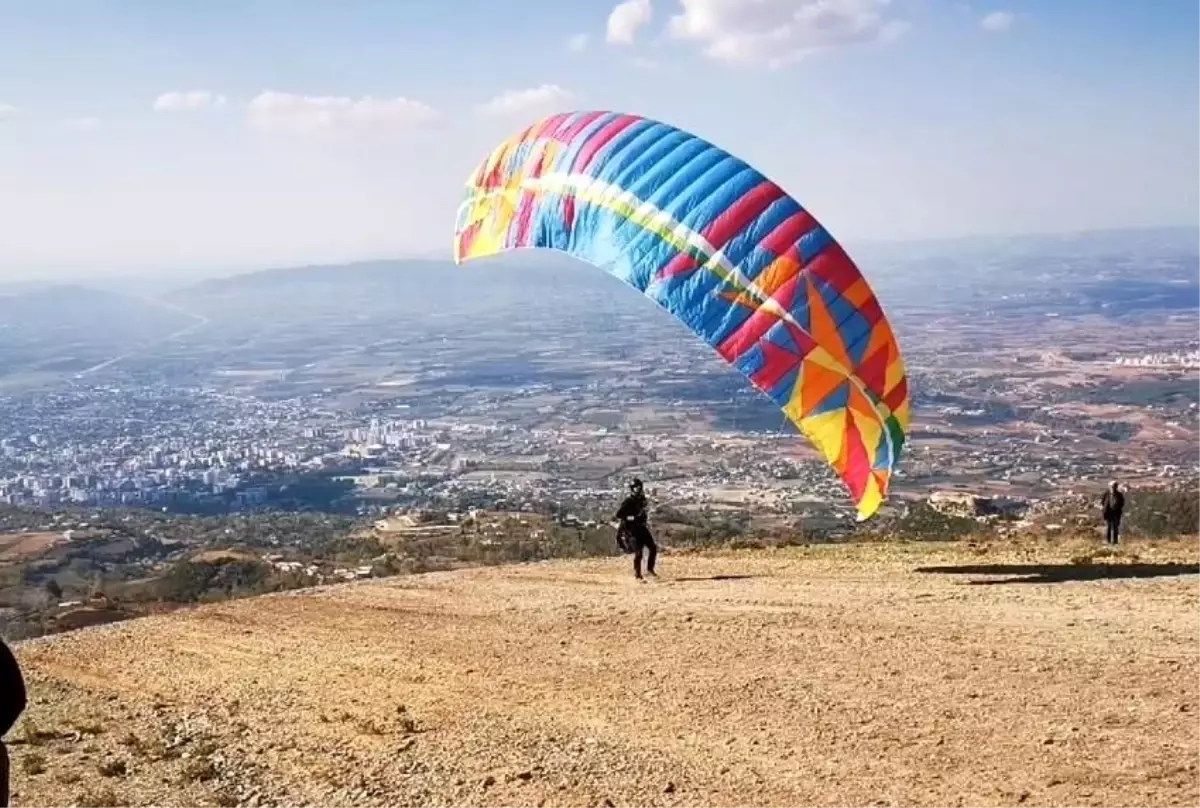 Dumanlı Yaylası\'nda Yamaç Paraşütü Festivali