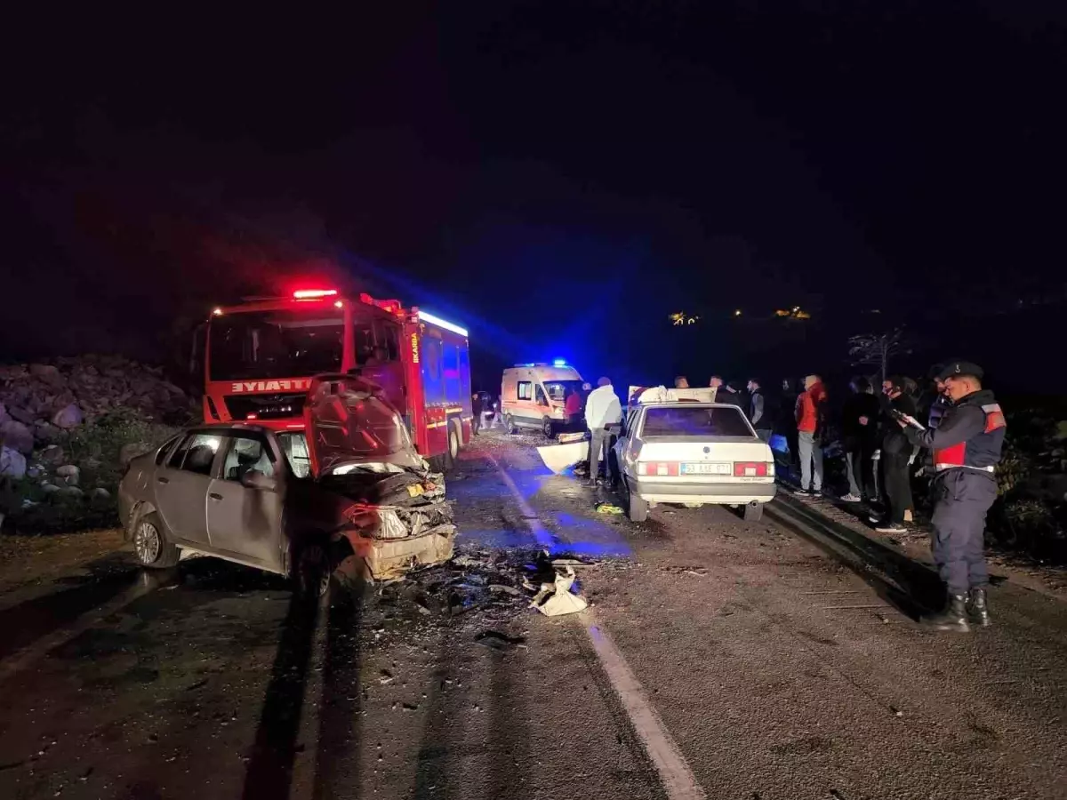 Rize\'de feci kazada araçlar hurda yığınına döndü: 2 ölü, 8 yaralı