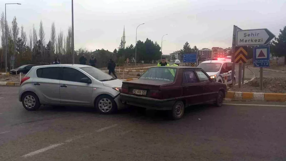 Konya\'da Trafik Kazası: 2 Yaralı