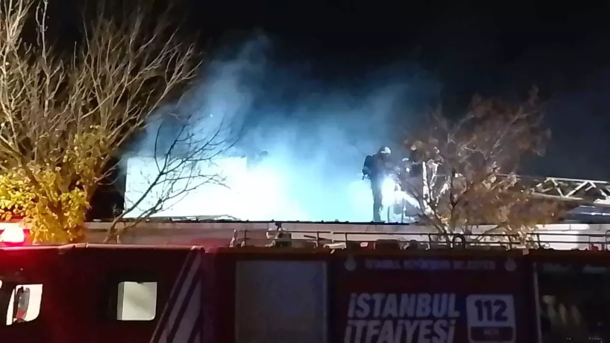 Silivri\'de Nalbur Dükkanında Yangın