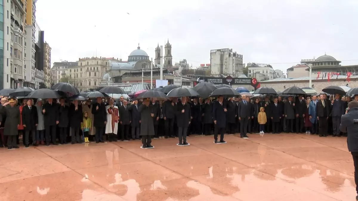 Atatürk, Ölümünün 86. Yıldönümünde Taksim\'de Anıldı