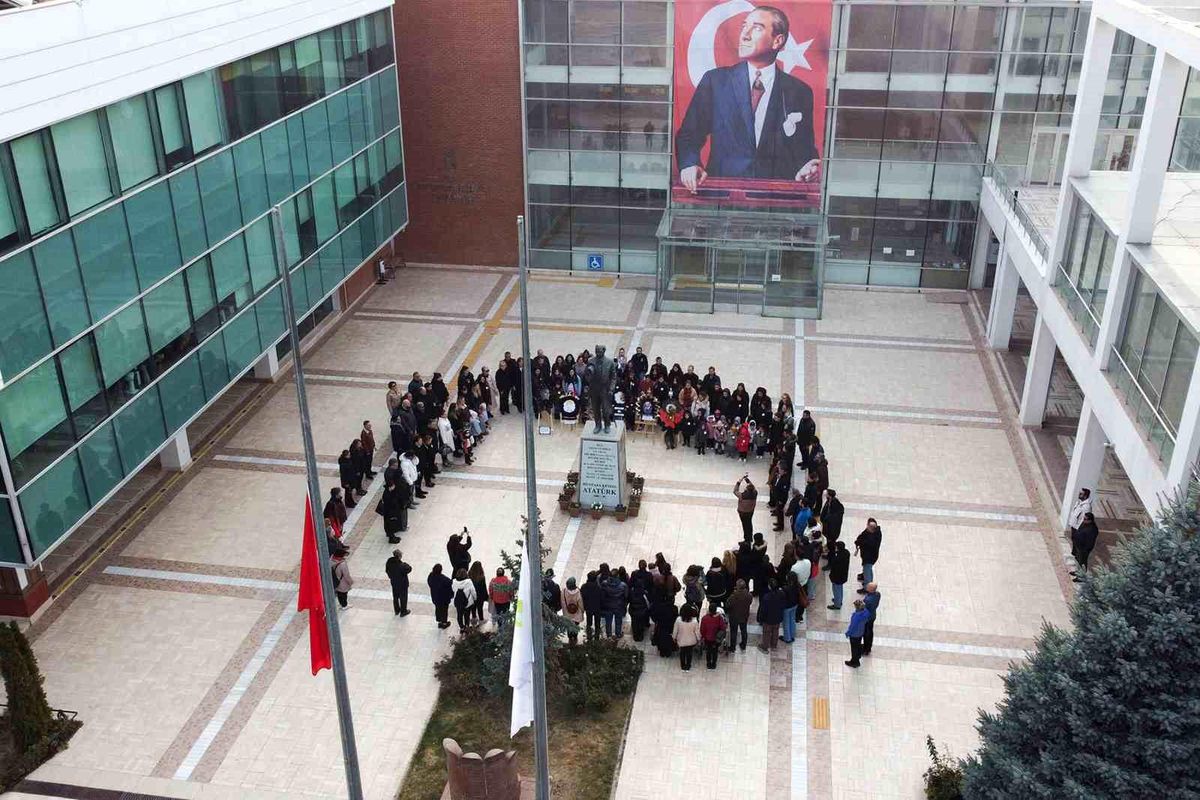 Tepebaşı\'nda Atatürk\'ü Anma Töreni Düzenlendi