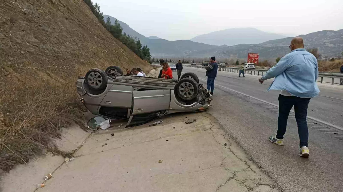 Burdur-Antalya yolunda kaza: 2 yaralı