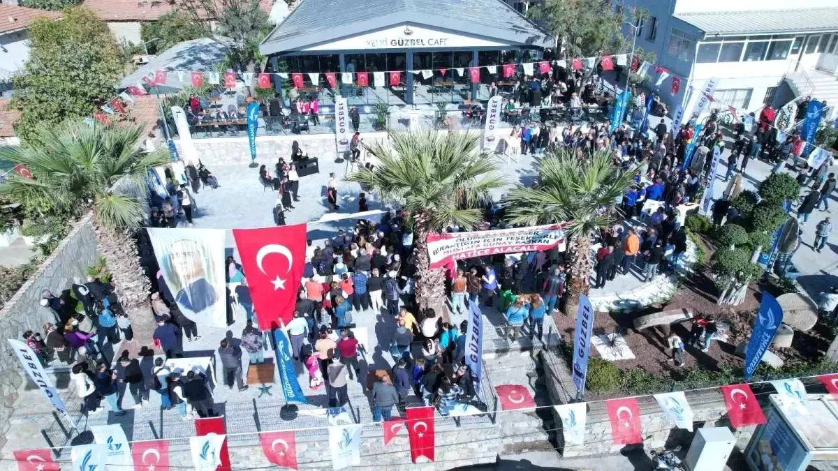 Güzelbahçe\'de Yelki Güzbel Cafe Hizmete Açıldı