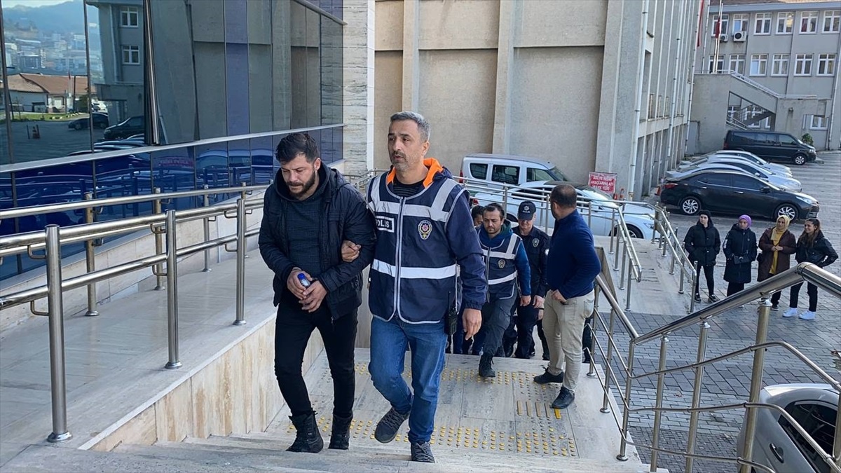 Zonguldak\'ta Trafik Kazası Sonrası Bıçaklı Kavga