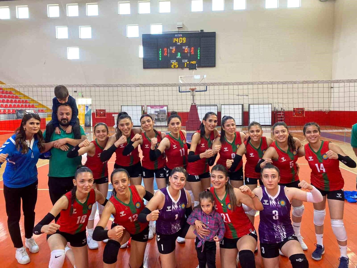 Diyarbakır Büyükşehir Belediyespor, Hentbol ve Voleybol\'da Galip Geldi
