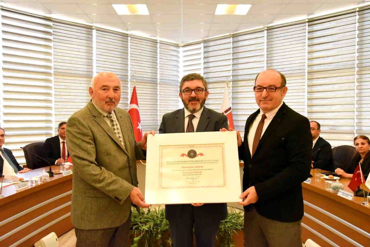 BŞEÜ\'ye \'Turuncu Bayrak\' Ödülü