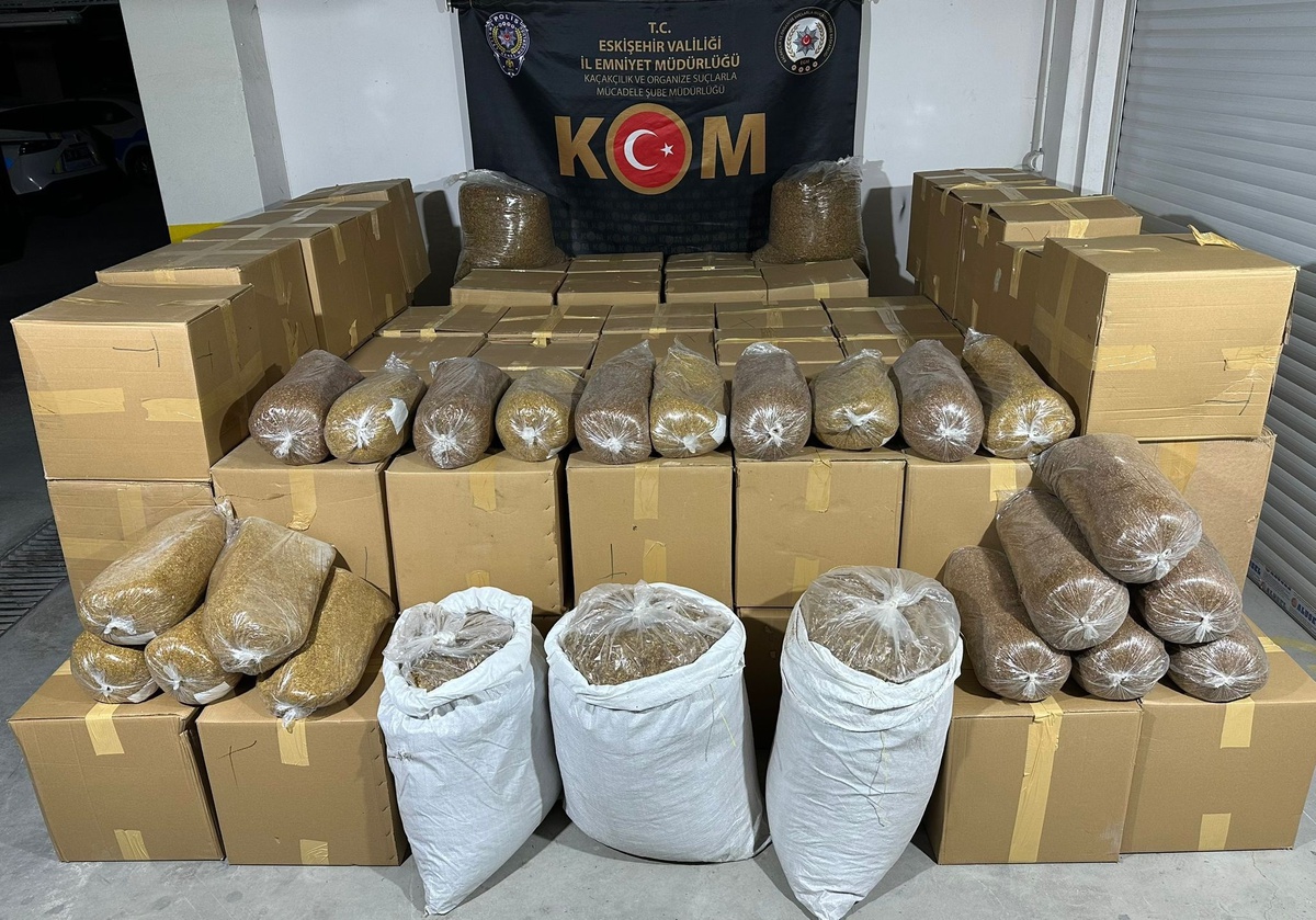 Eskişehir\'de 2 Ton Kaçak Tütün Ele Geçirildi