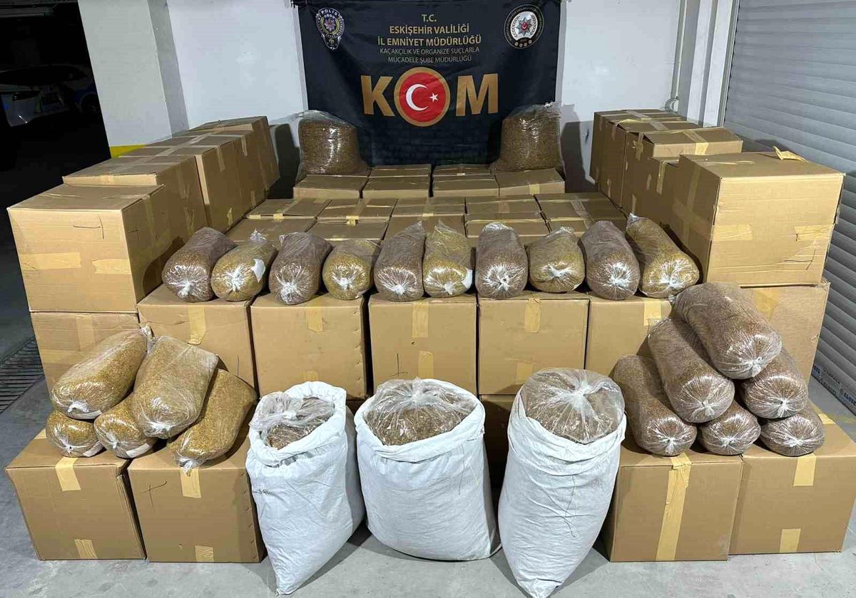 Eskişehir\'de 2 Ton Kaçak Tütün Ele Geçirildi