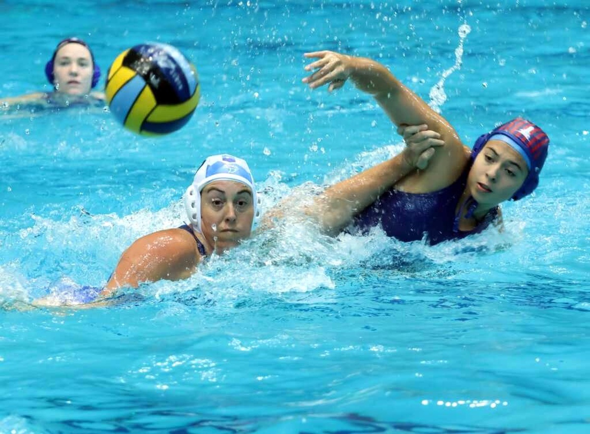 İzmir Büyükşehir Belediyesi Sutopu Kadın Takımı Namağlup Final 8\'e Yükseldi