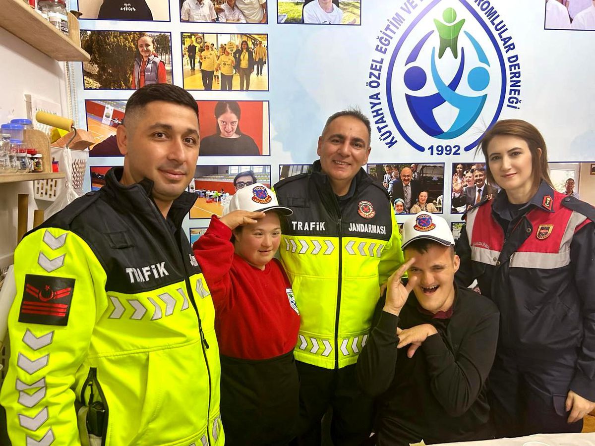 Down Sendromlu Gençlerin Kafesine Jandarma Ziyareti