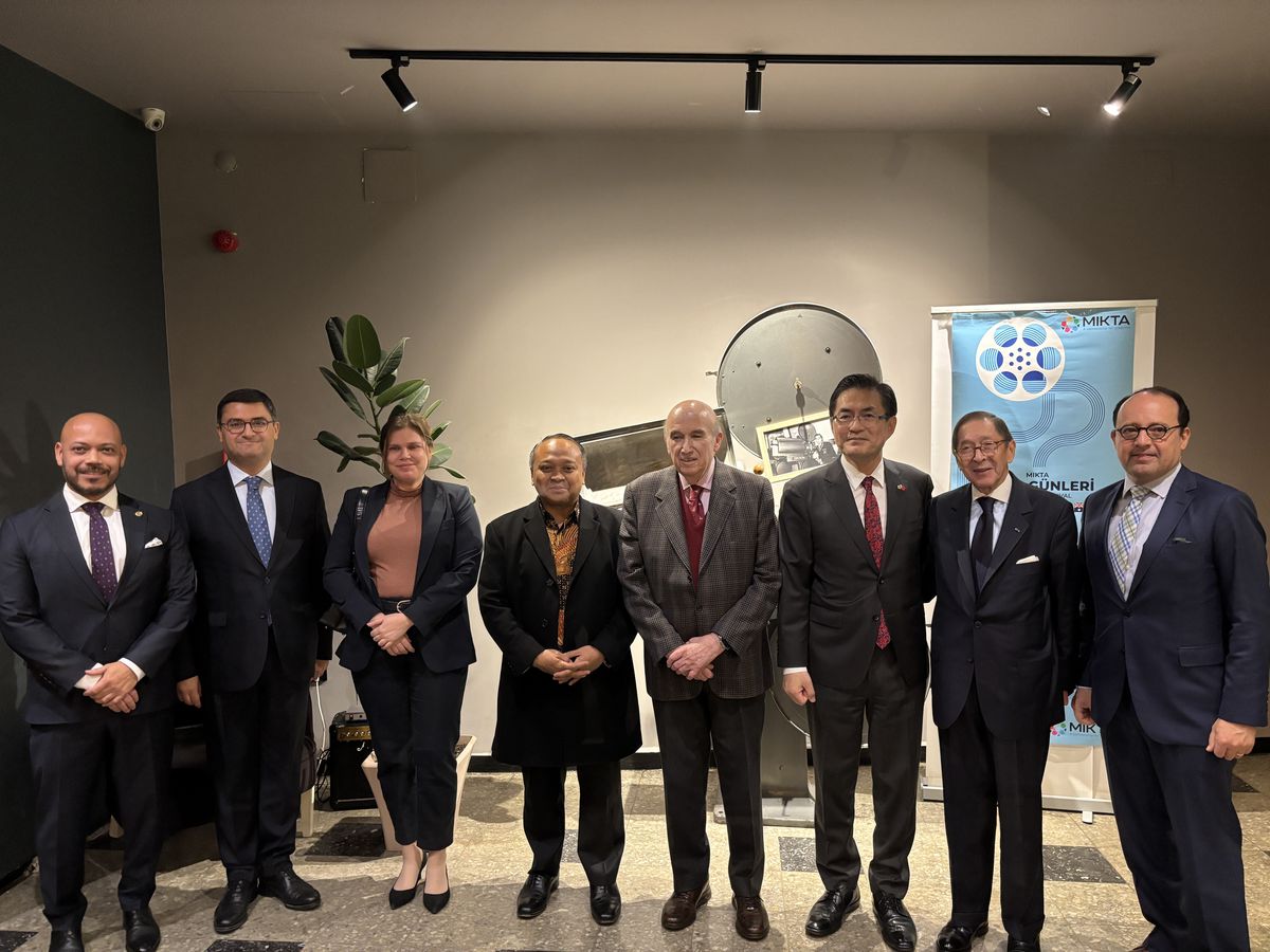 Endonezya\'da \'Kötü Sinyal\' Gösterimi