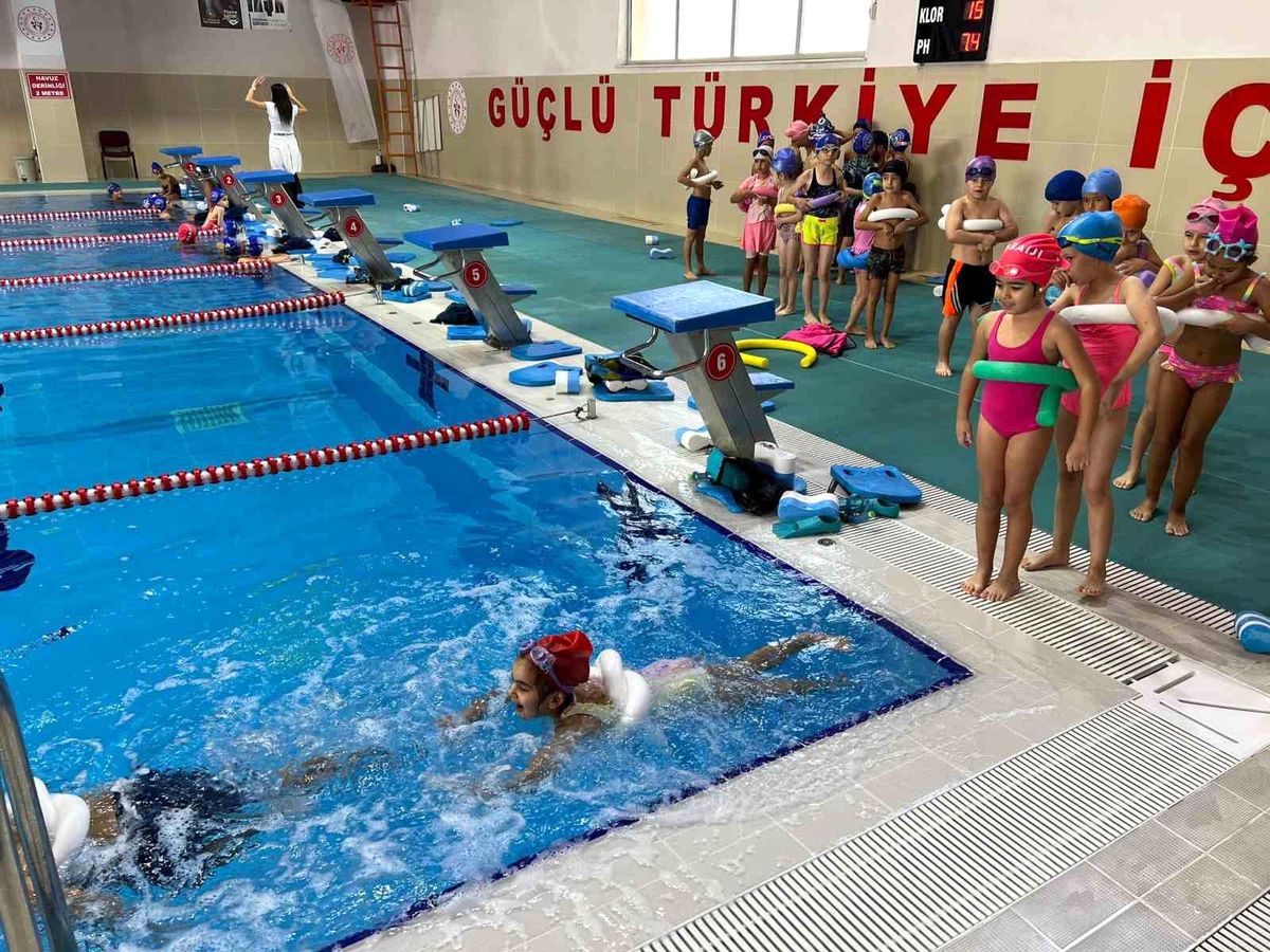 Yüzme Bilmeyen Kalmasın Projesi Aydın\'da Devam Ediyor
