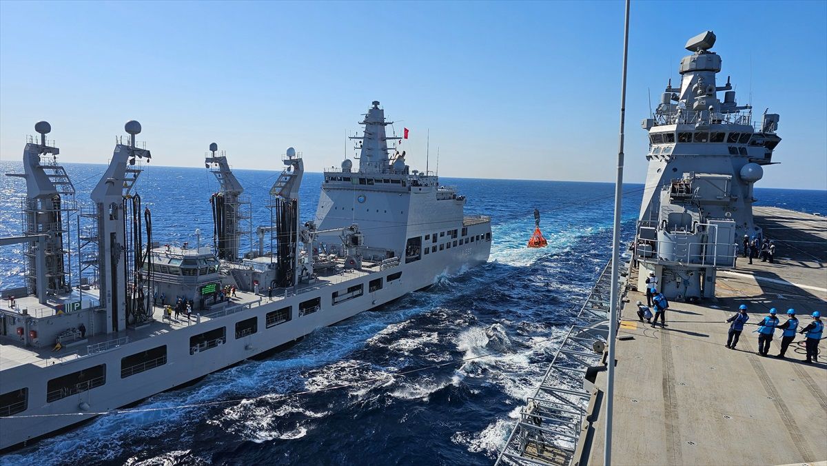 TCG Anadolu\'dan İlk İkmal