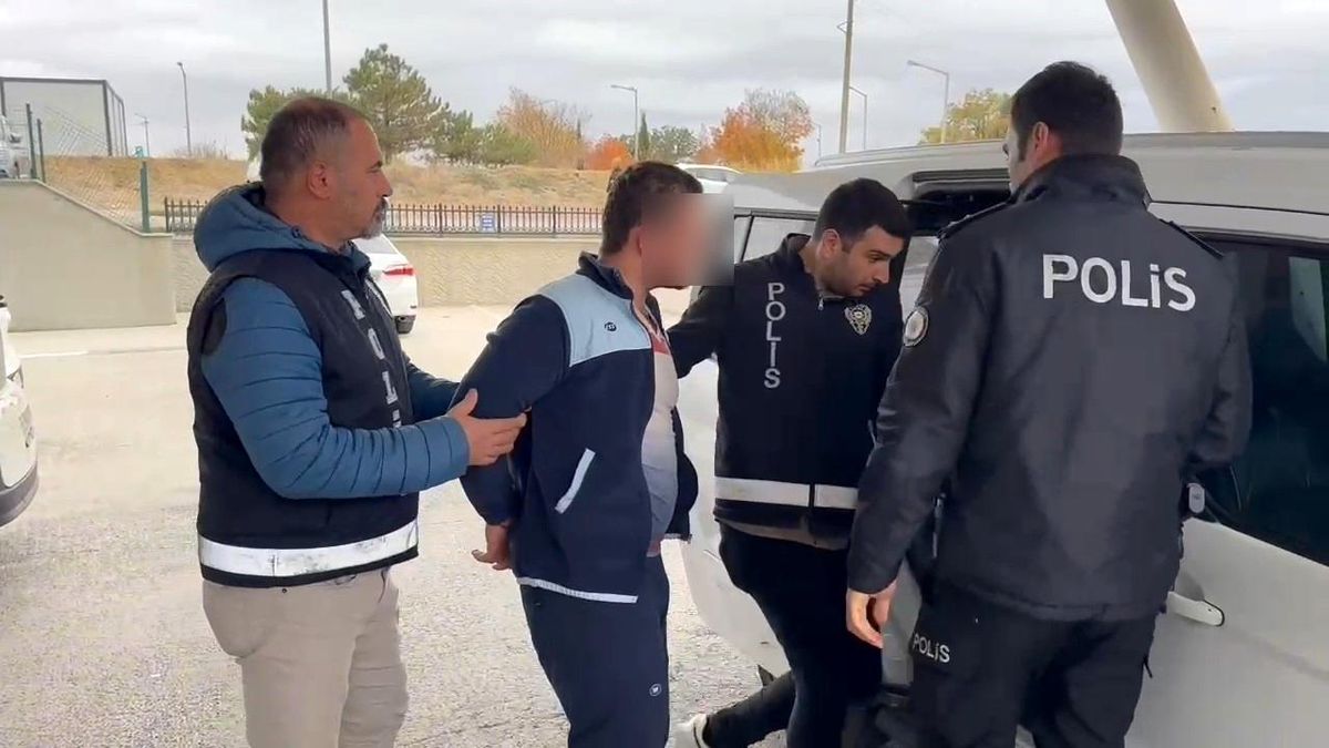 Cinnet Geçiren Lise Öğrencisi Annesini Öldürdü