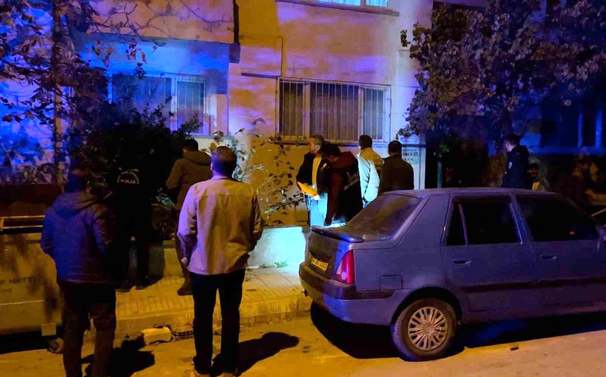 Çorum\'da Apartmandan Düşen Kadın Ağır Yaralandı
