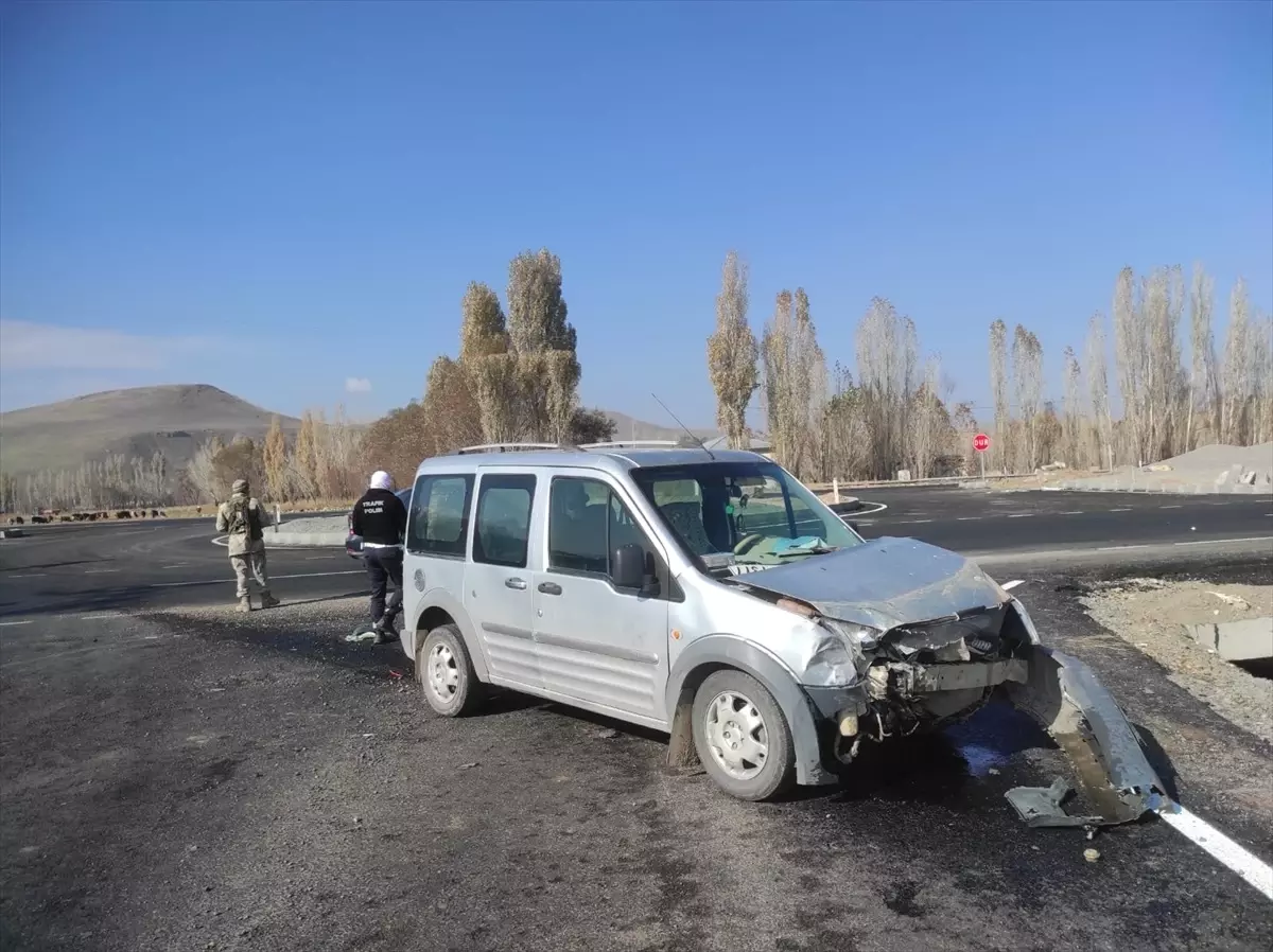 Ağrı\'da Trafik Kazası: 3 Yaralı