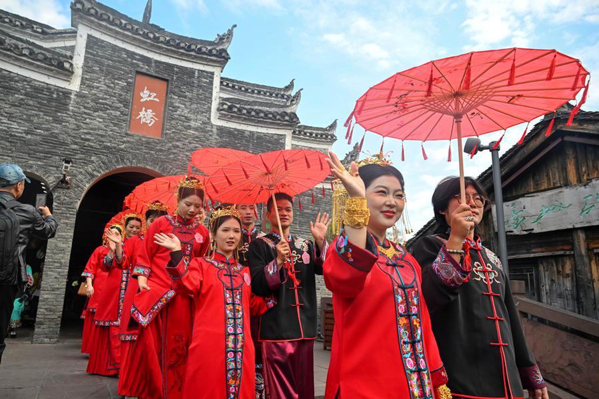 Fenghuang\'da Toplu Nikah Töreni