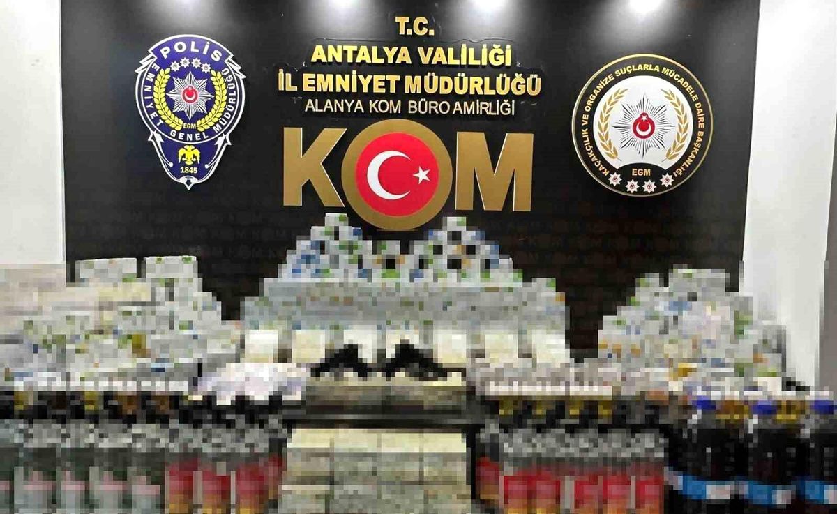Antalya\'da Kaçakçılık Operasyonu: 11 Gözaltı