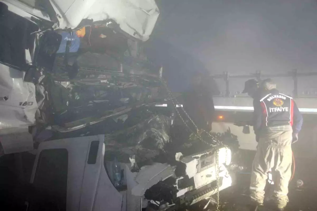 Afyonkarahisar\'da Tır Kazası: Genç Sürücü Hayatını Kaybetti