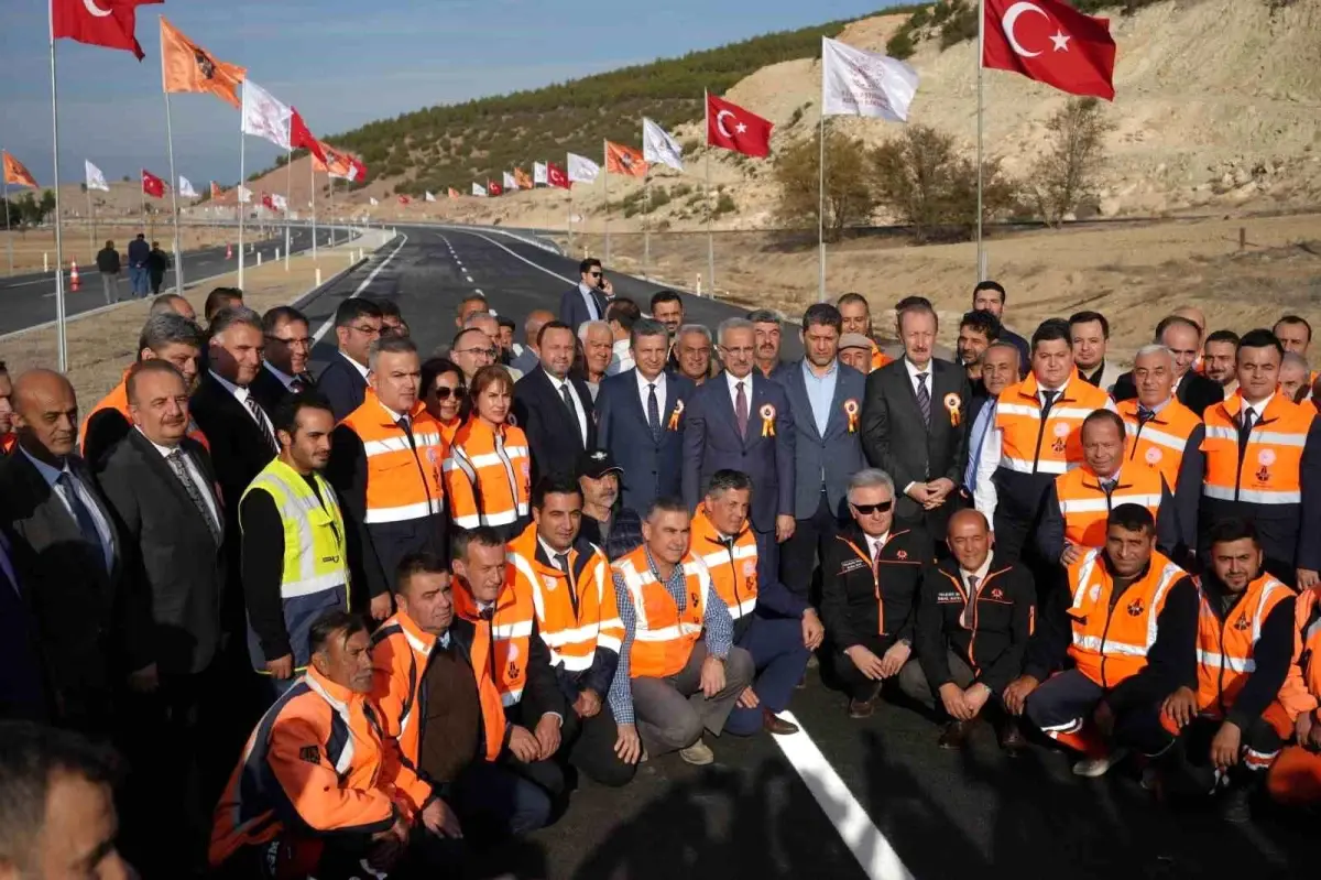 Bakan Uraloğlu: "İç Anadolu ve Batı Akdeniz arasında en kısa ulaşım imkanını tesis ederek, ülkemizin iç kesimleriyle güney kesimi arasında daha hızlı...