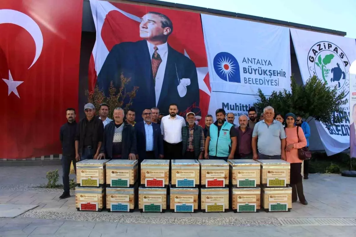 Antalya Büyükşehir Belediyesi\'nden Bal Üreticilerine Kovan Desteği