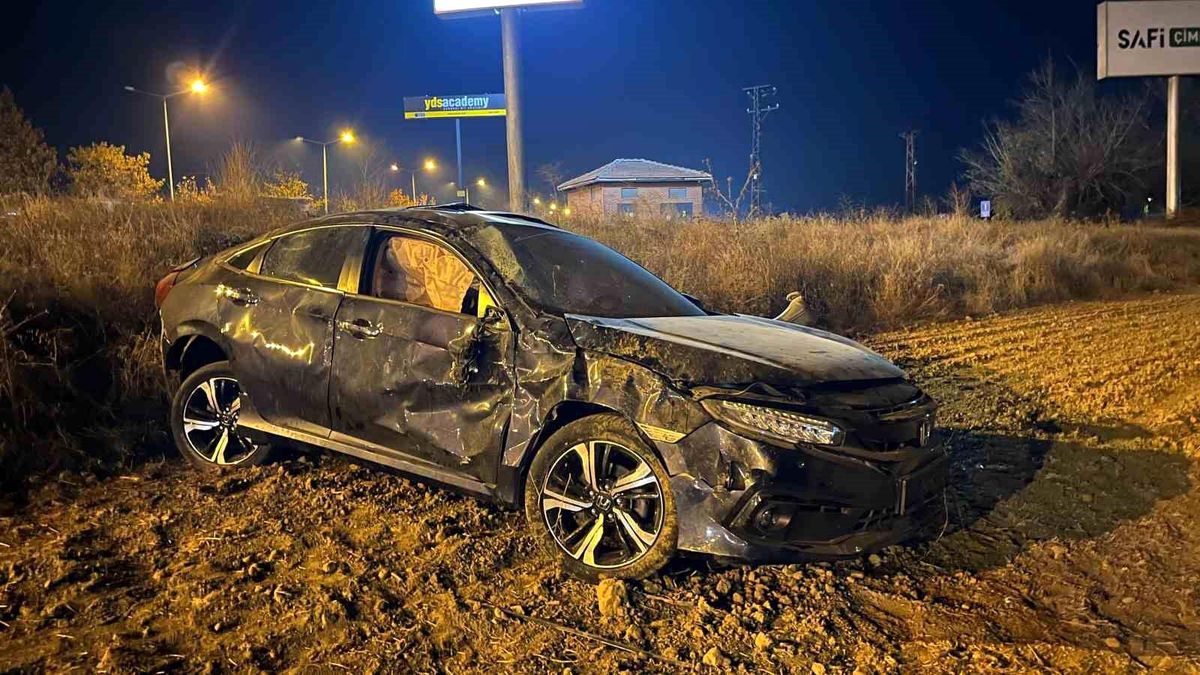 Eskişehir\'de Takla Atan Araçta Sürücü Kurtarıldı