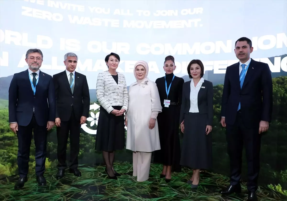 Emine Erdoğan, COP29\'da Cumhurbaşkanlığı İletişim Başkanlığının "Sıfır Atık" pavilyonunu ziyaret etti