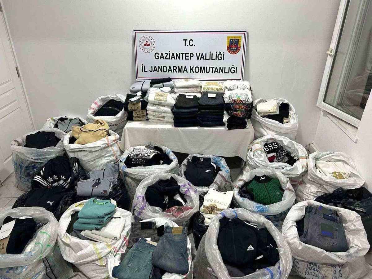 Gaziantep\'te Kaçak Kıyafet Operasyonu