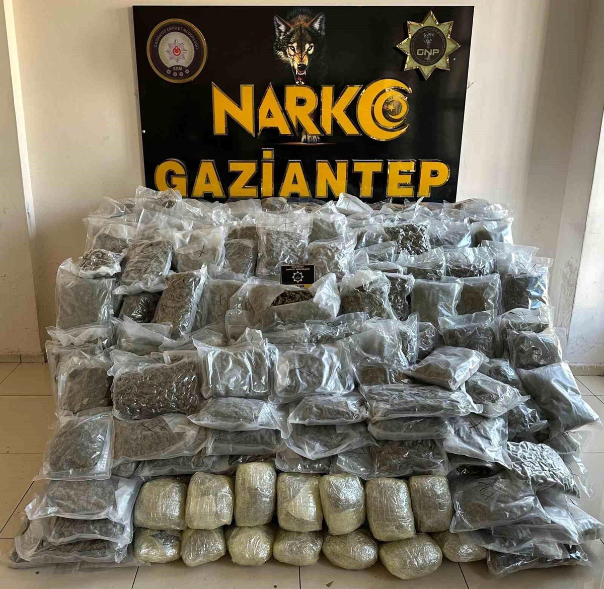 Gaziantep\'te Uyuşturucu ve Silah Baskını