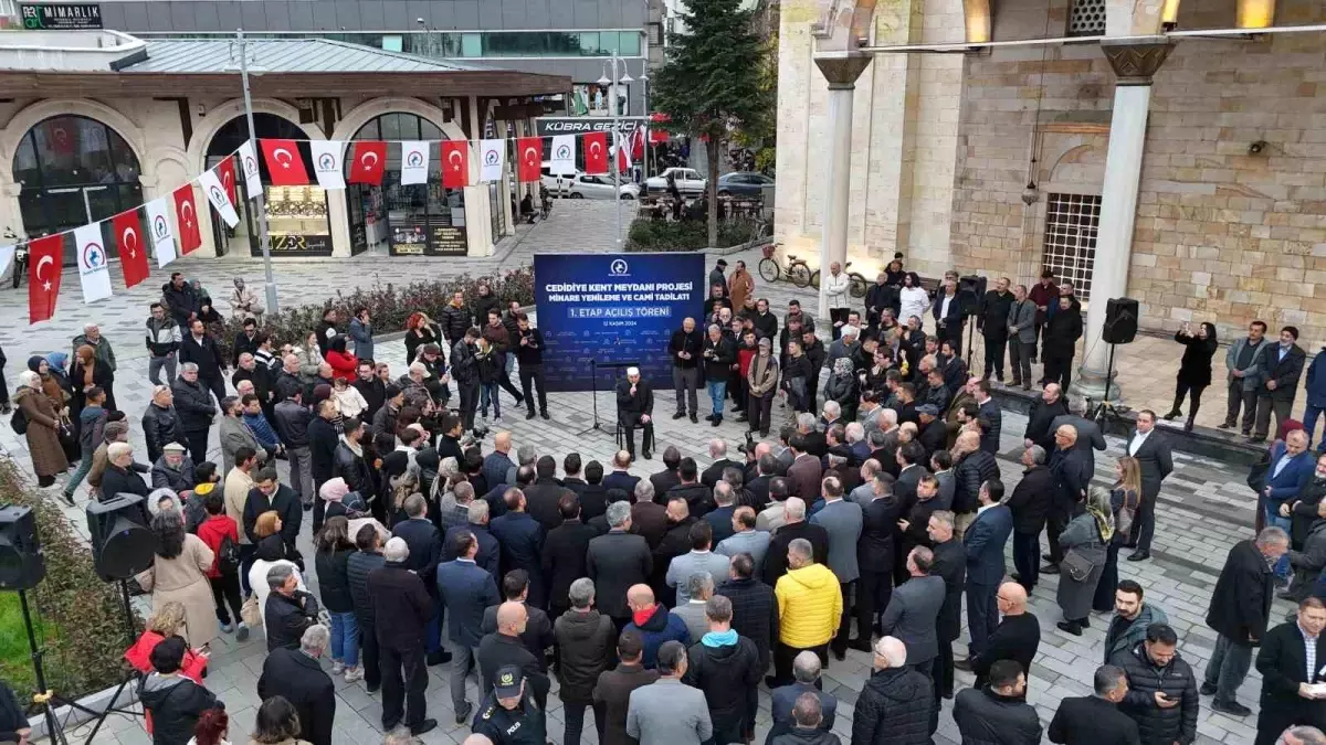 Düzce\'de Cedidiye Cami Yenilendi, Kent Meydanı Projesinin İlk Etabı Tamamlandı