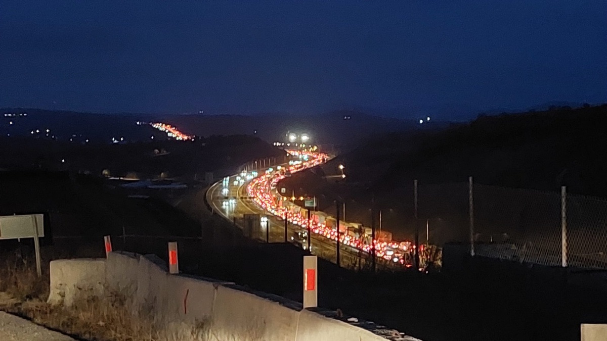 Gebze\'de Kamyon-TIR Kazası: Sürücü Yaralı