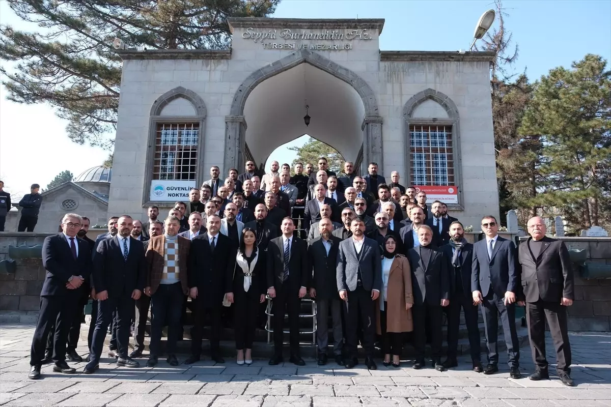 MHP Yeni Yönetimi Türbe Ziyareti Yaptı