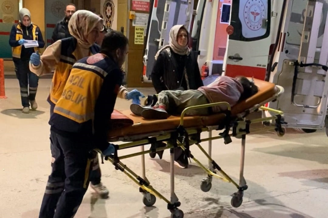 Oyun oynarken sandalyeden düşen çocuk ağır yaralandı