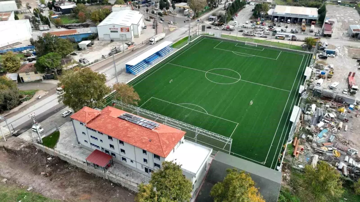 Başiskele\'deki Altun Stadı Yenilendi, Gece Maçlarına Hazır