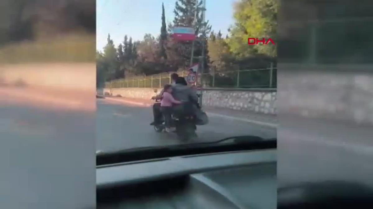 Adana\'da Motosiklette Tehlikeli Yolculuk