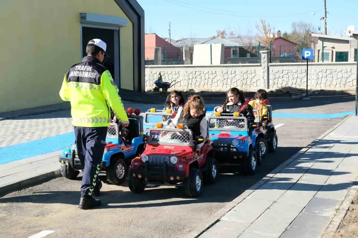 Ağrı\'da Çocuklara Trafik Eğitimi