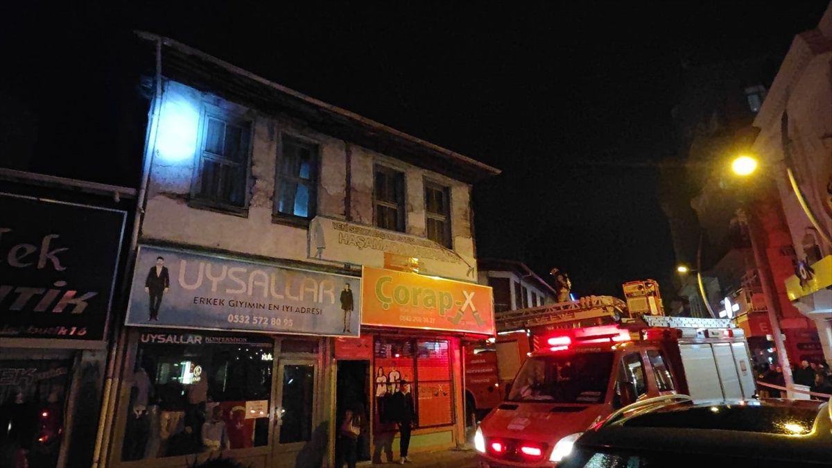İnegöl\'de Çatı Yangını
