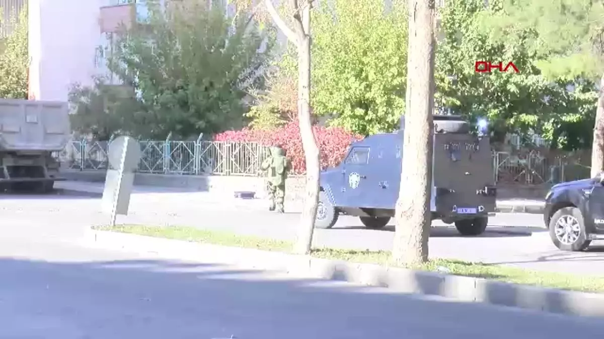 Diyarbakır\'da Şüpheli Valiz Patlatıldı