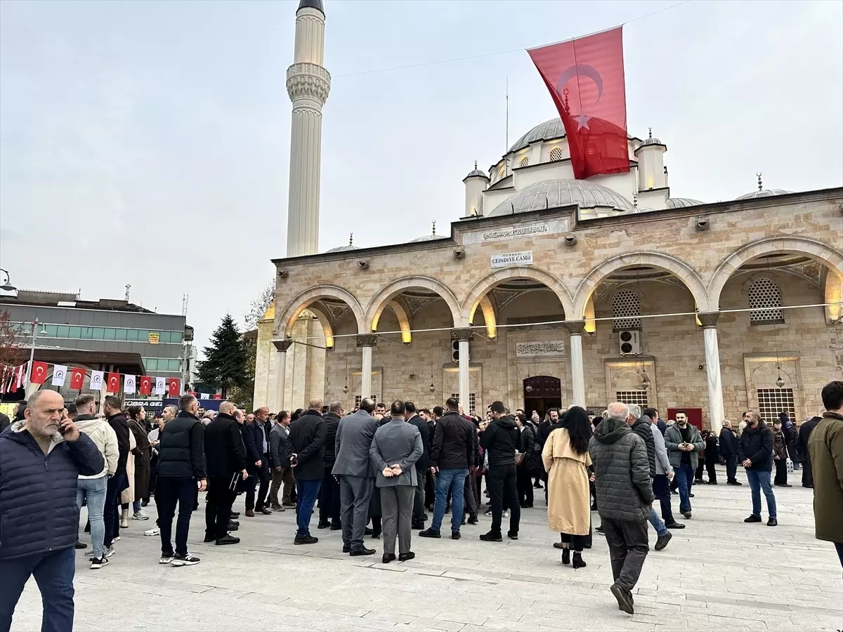 Düzce\'de Cedidiye Meydanı Yenilendi