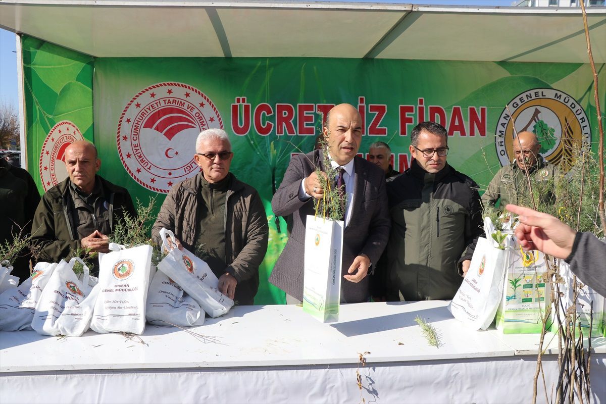 Elazığ\'da 23 Bin Fidan Dağıtımı